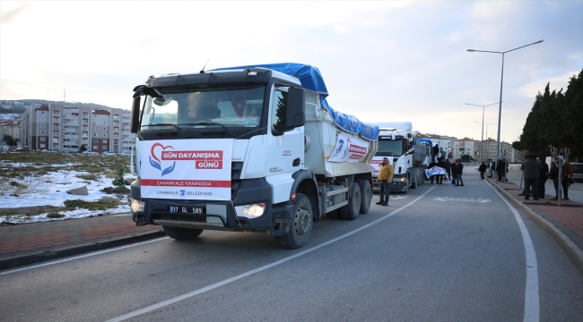 Çanakkale Belediyesinden deprem bölgesine 4 kamyon yardım malzemesi gönderildi