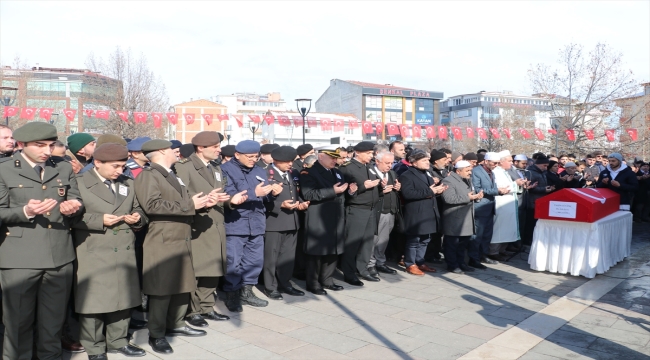 Depremde hayatını kaybeden Astsubay Çavuş Güvenç'in cenazesi Samsun'da defnedildi