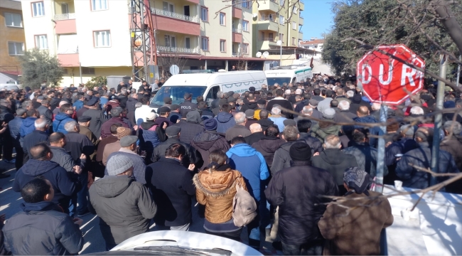 Depremde hayatını kaybeden Damla öğretmen, eşi ve iki çocuğu Muğla'da toprağa verildi