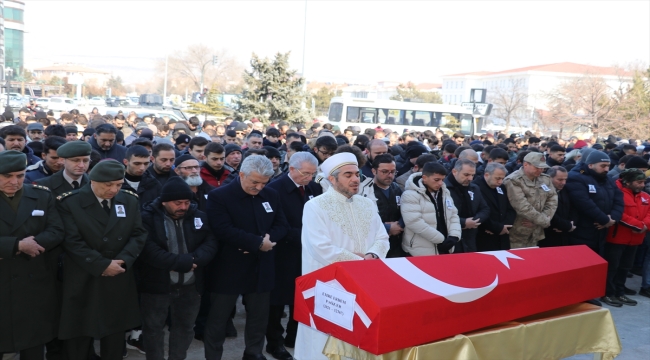 Depremde hayatını kaybeden sözleşmeli erin cenazesi Erzincan'da defnedildi