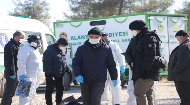 Depremde yaşamını yitirenlerin kimlikleri kriminal tekniklerle belirleniyor 