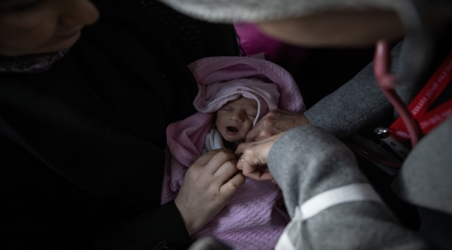 Depremzede 15 bebek daha Cumhurbaşkanlığına ait uçakla Ankara'ya getirildi