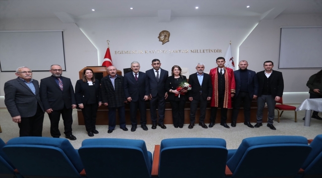 Depremzede çiftin nikahı Eskişehir Valiliği'nde kıyıldı