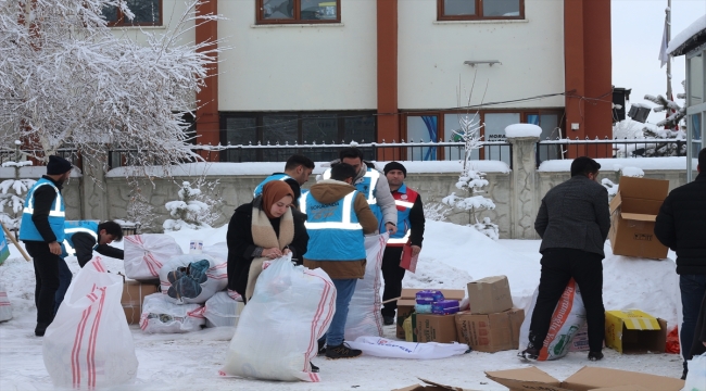 Doğu Anadolu'dan deprem bölgesine yardımlar artarak devam ediyor