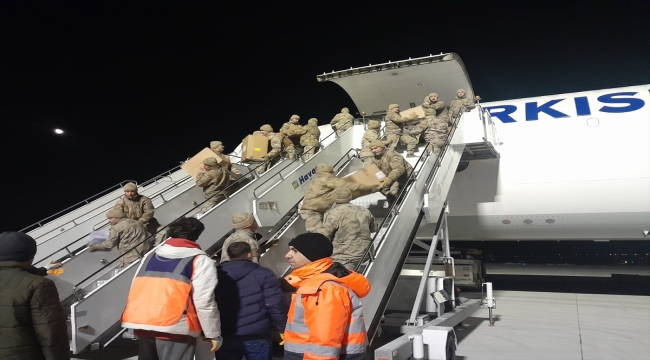 Elazığ'daki jandarma ekiplerinden Malatya'daki depremzede çocuklara destek 