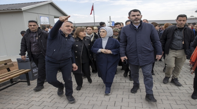 Emine Erdoğan, BM Habitat İcra Direktörü Sharif ile deprem bölgesinde