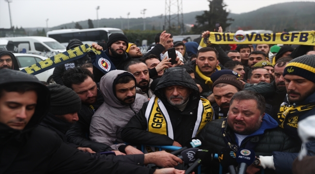 Fenerbahçe taraftarı, Riva'da TFF'yi protesto etti