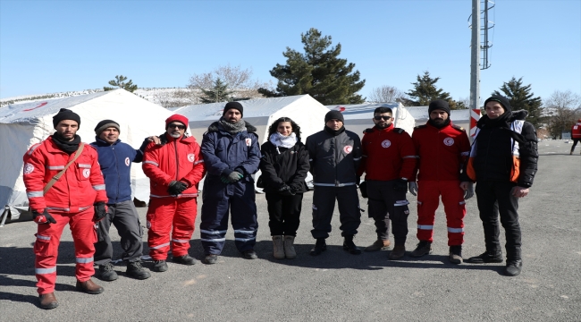 Filistin'den gelen ekip Malatya'da depremzedelerin yardımına koşuyor 