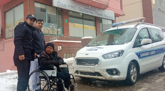 Gaziantep'te belediye ekipleri diyaliz hastalarını hastaneye ulaştırdı