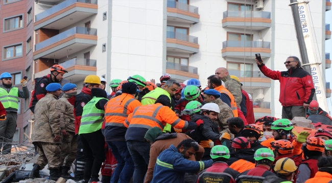 İskenderun'daki Arzu Apartmanı'nın enkazından 2 kişi daha kurtarıldı