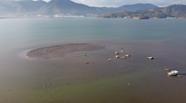 Fethiye'de deniz suyu çekildi