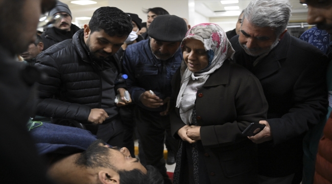 Hatay'da enkaz altında kalan iki kişi depremin 261. saatinde kurtarıldı