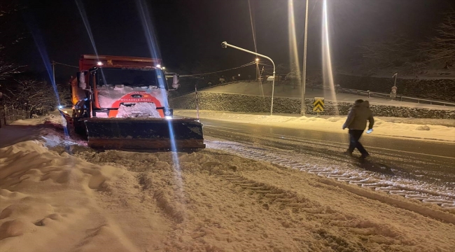 Tipi ve kar yağışı nedeniyle ulaşıma kapatılan Düzce-Zonguldak Batı Karadeniz bağlantı yolu açıldı