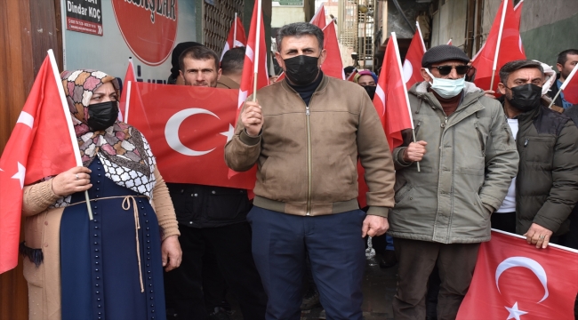 Hakkari'de çocukları dağa kaçırılan aileler eylemlerini sürdürdü