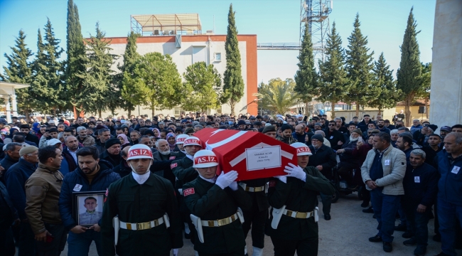 Hatay'da deprem nedeniyle çöken otelde şehit olan asker son yolculuğuna uğurlandı