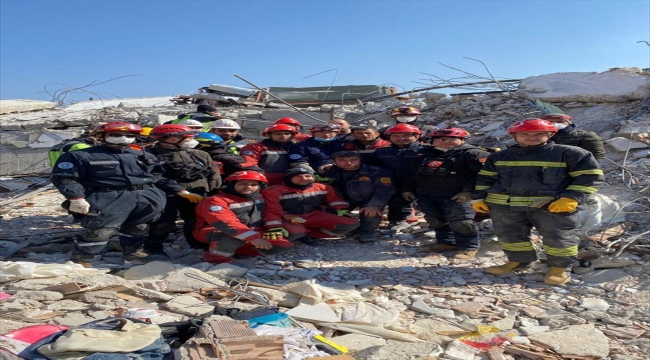 Hatay'da depremden 151 saat sonra bir kadın enkazdan kurtarıldı