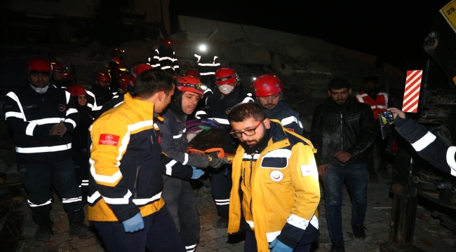 Hatay'da depremden 39 saat sonra 10 yaşındaki kız çocuğu kurtarıldı