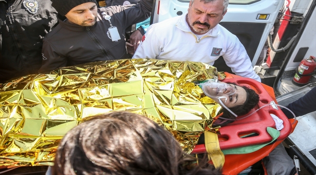 Hatay'da enkaz altında kalan biri çocuk 3 kişi depremin 296. saatinde kurtarıldı