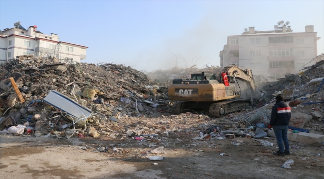 İkinci depremin merkez üssü Elbistan'da arama kurtarma çalışmaları sürüyor