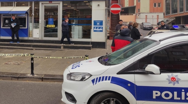 İstanbul'da oyuncak silahla banka soyan şüpheliyi müşteri olan sivil polis yakaladı