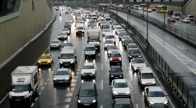 İstanbul'da trafik yoğunluğu yaşanıyor