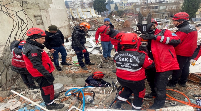 İstanbul'dan deprem bölgelerine yardımlar sürüyor 