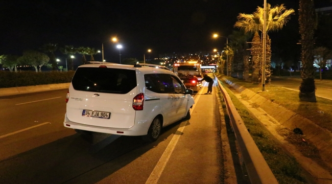 İzmir'de hafif ticari araçla çarpışan motosikletin sürücüsü öldü