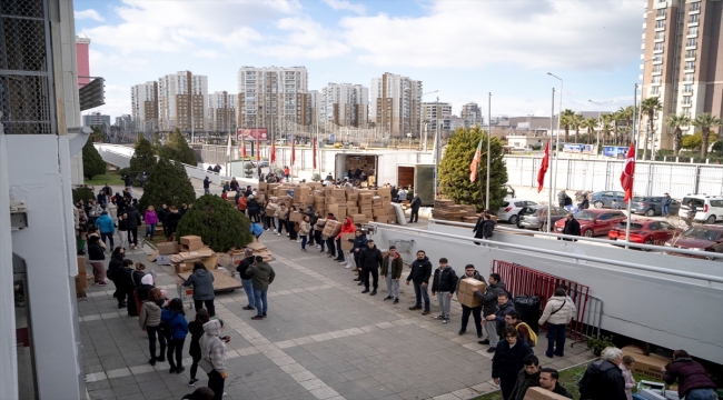 İzmir'de spor kulüpleri deprem bölgesi için yardım toplamayı sürdürüyor