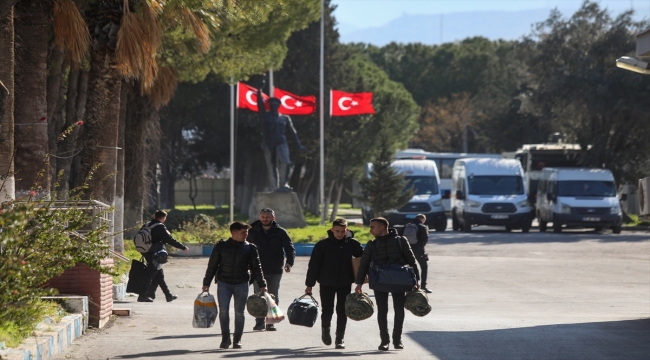 İzmir'den gönüllü 225 polis, yardım malzemeleriyle deprem bölgesine gidiyor