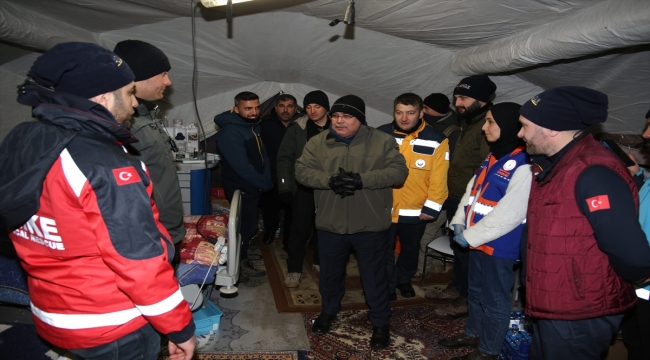 Kahramanmaraş'ta bir kadın depremden 105 saat sonra enkazdan sağ çıkarıldı