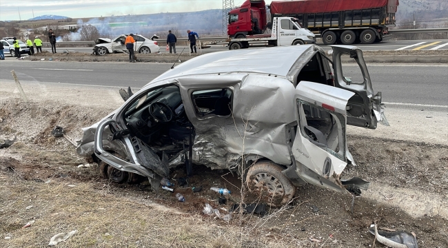 Karabük'te otomobille çarpışan hafif ticari aracın sürücüsü öldü