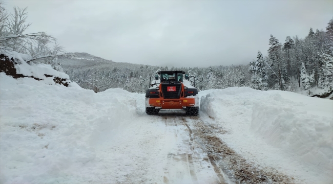 Kastamonu'da kar nedeniyle 215 köye ulaşım sağlanamıyor