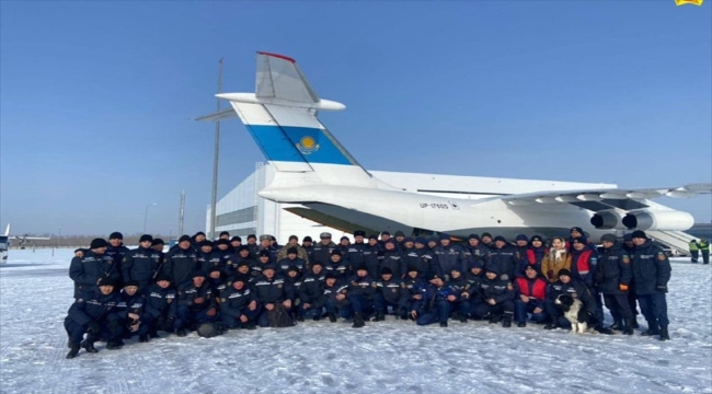 Kazakistan'ın 60 kişilik ikinci arama kurtarma ekibi Türkiye'ye hareket etti