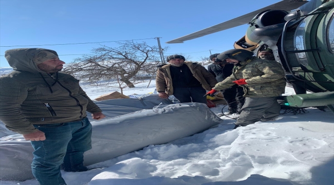 Kırsaldaki depremzedelere yardımlar "demir kanatlar"la ulaştırılıyor