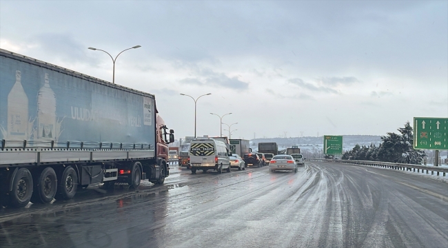 Kuzey Marmara ve TEM otoyollarında trafik yoğunluğu oluştu