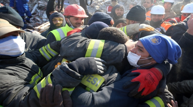 Malatya'da 105 saat sonra bir kadın kurtarıldı