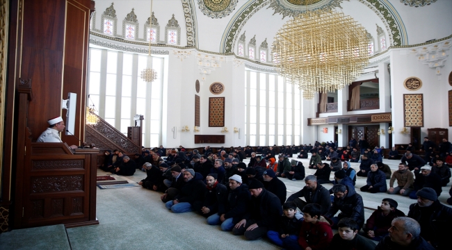 Malatya'da cuma namazı kılınırken 4,2 büyüklüğünde artçı sarsıntı oldu