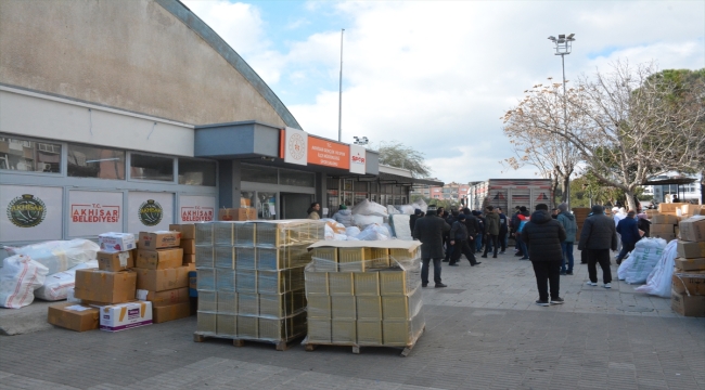 Manisa'dan deprem bölgesine personel ve yardım malzemesi sevkiyatı sürüyor