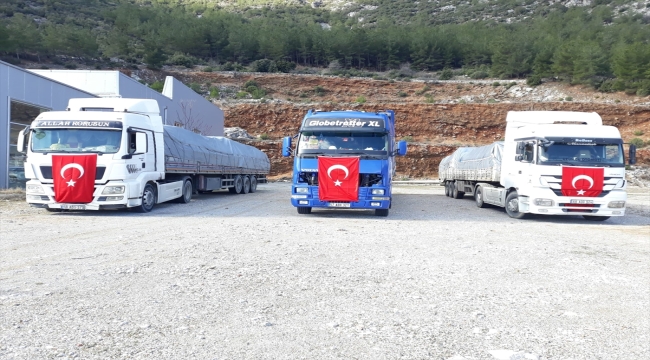 Muğla'dan deprem bölgesine tıbbi malzeme ve iş makineleri askeri gemilerle gönderiliyor