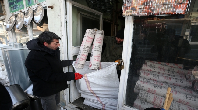 Muş'ta esnafın 2 günde ürettiği 600 soba deprem bölgesine gönderildi