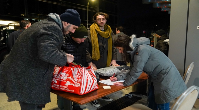 New York'taki Türkevi'nde deprem bölgesi için yardım toplandı