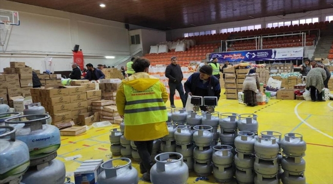 Niğde Belediyesi, Adıyaman'da mobil ünitelerle depremzedelerin yaralarını sarıyor