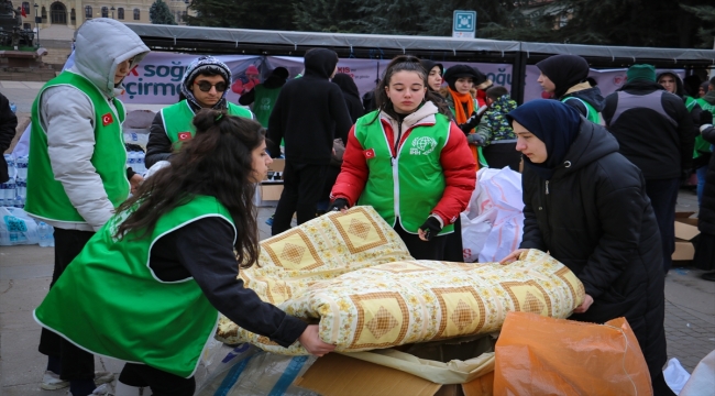 "Niyazi Amca" deprem bölgesine bağışladığı yatağın içinden çıkan parasını da bağışladı