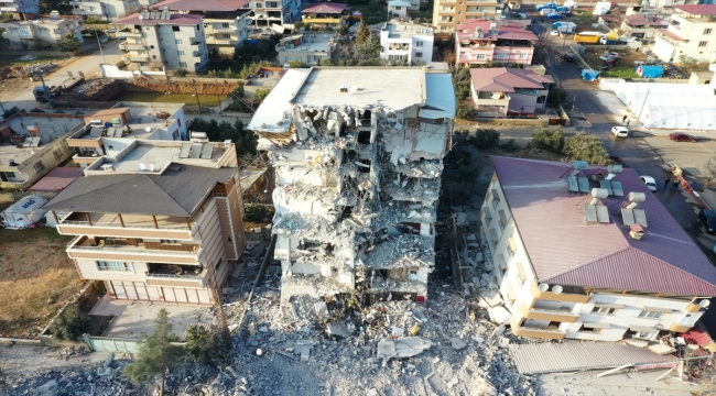 Nurdağı ve İslahiye'de enkaz kaldırma çalışmaları sürüyor