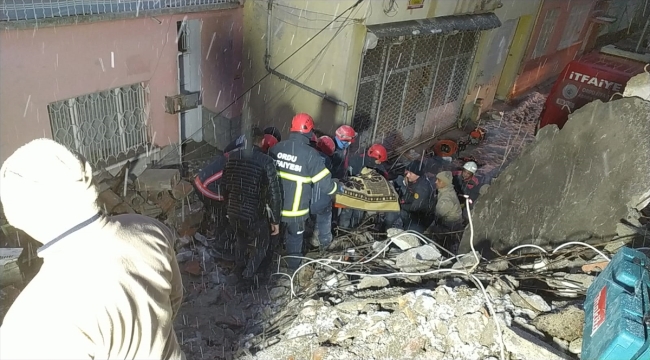 Ordu'dan deprem bölgesine giden ekipler Malatya'da baba ve kızını kurtardı