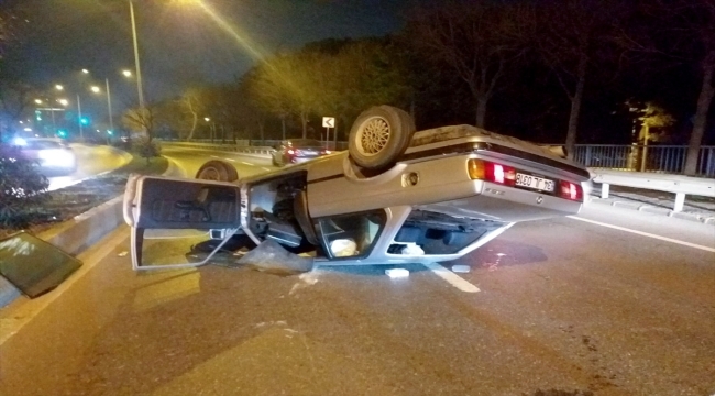 Pendik'te devrilen otomobilin sürücüsü yaralandı 