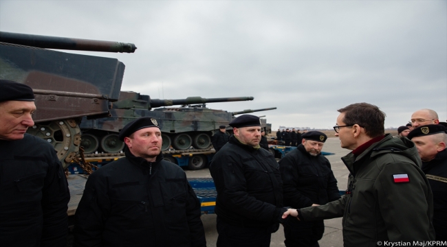 Polonya Başbakanı Morawiecki: "Bugün ilk 4 Leopard tankını Ukrayna'ya teslim ediyoruz"