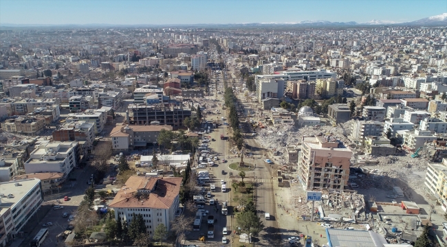 Saatlerin 04.17'de durduğu Adıyaman'da yaraların sarılması için imkanlar seferber ediliyor