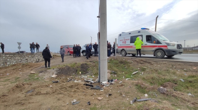 Sakarya'da kaza yaptıktan 10 saat sonra yerde hareketsiz bulunan sürücü hastanede öldü