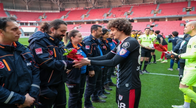 Samsunspor ile Çorum FK depremzedelere destek maçında karşılaştı